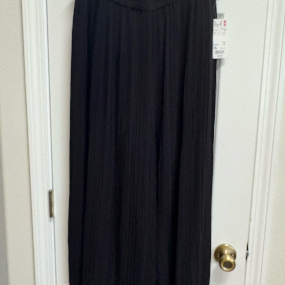The Uniqlo Black Chiffon Pleated Skirt Pants in XL Midi